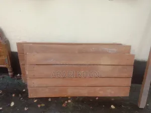 এটি কাঠের খাট