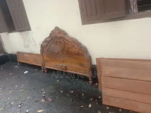 এটি কাঠের খাট