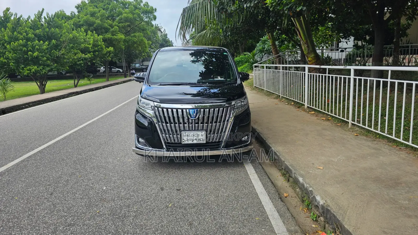 টয়োটা এসকোয়ার ১.৮ এফডব্লিউডি হাইব্রিড (৭ সিটার) ২০১৯ ব্ল্যাক