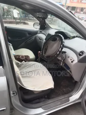 Toyota Platz 1.0 FWD 2000 Silver