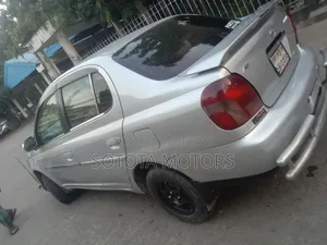Toyota Platz 1.0 FWD 2000 Silver