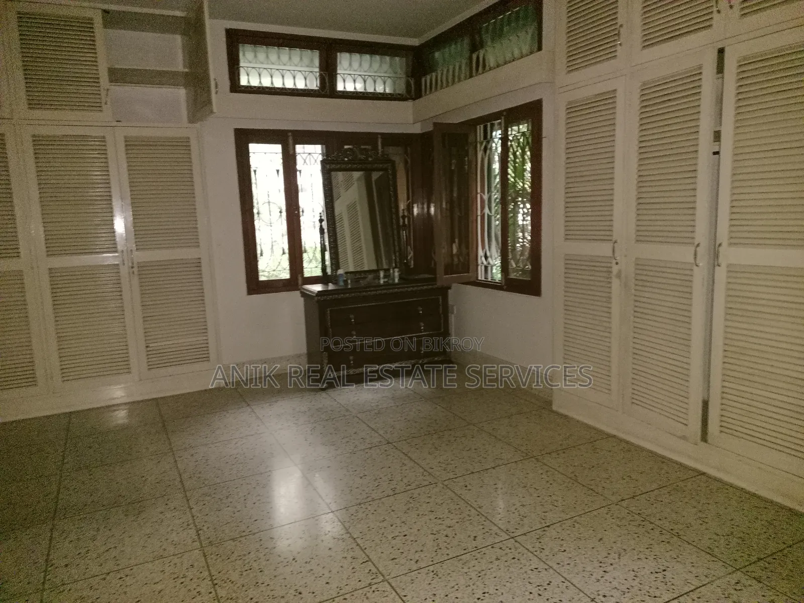 গুলশানে অনিক রিয়েল এস্টেটে ৫ বেডরুমের বাসা ভাড়ার জন্য