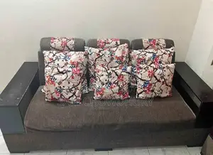 সোফা সেট বিক্রয় হবে১ সেট (৩+২+১ সিট)