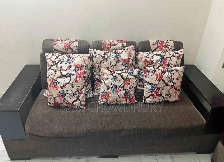 সোফা সেট বিক্রয় হবে১ সেট (৩+২+১ সিট)
