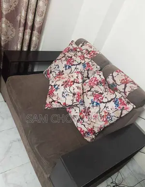 সোফা সেট বিক্রয় হবে১ সেট (৩+২+১ সিট)
