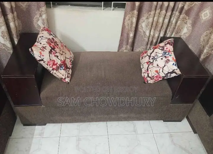 সোফা সেট বিক্রয় হবে১ সেট (৩+২+১ সিট)