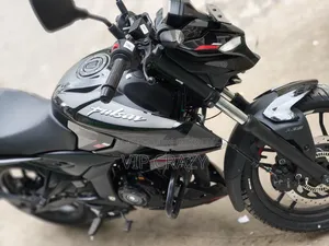 বাজাজ পালসার এন১৬০ ২০২৫ ব্ল্যাক