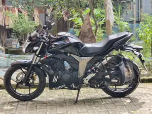 সুজুকি জিক্সার ২০২৫ কালো