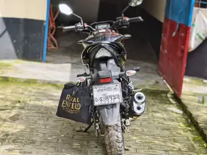 সুজুকি জিক্সার ২০২৫ কালো