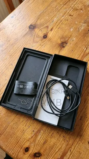 Samsung S25 Ultra Original Box and Cable
