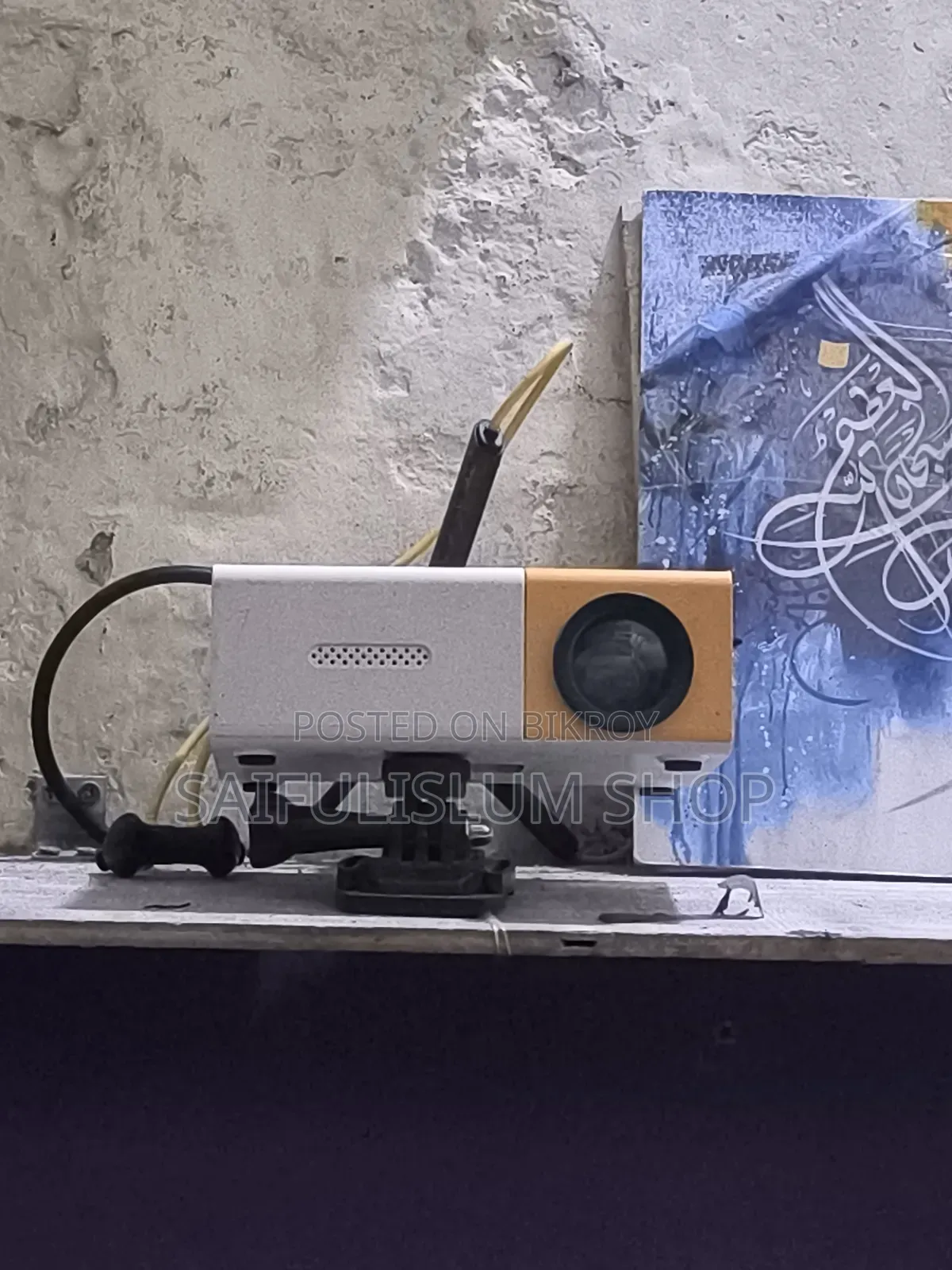 YG300 Mini LED Projector