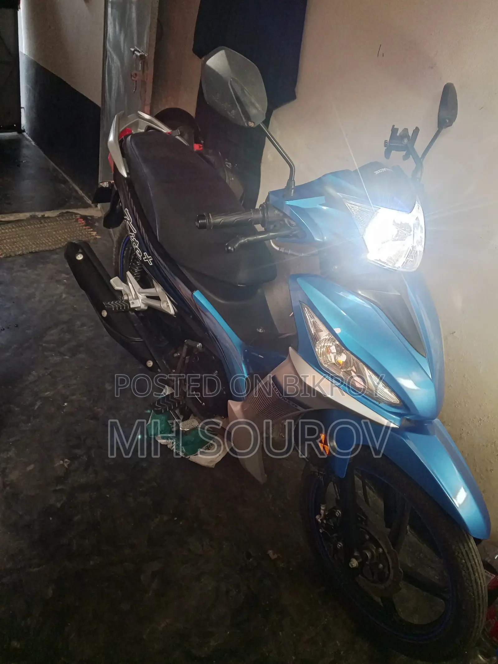 রানার কাইট প্লাস ১১০ ২০২৫ নীল