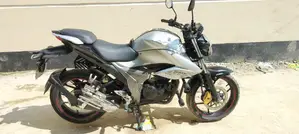 সুজুকি জিক্সার ২০২২ সিলভার
