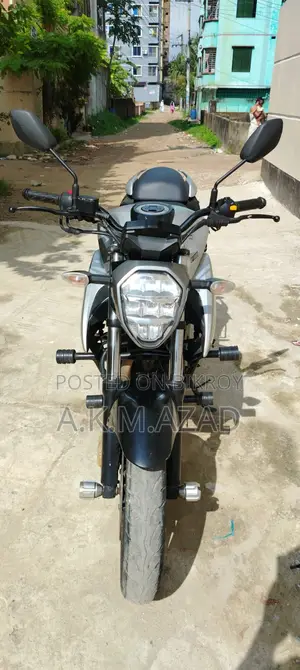 সুজুকি জিক্সার ২০২২ সিলভার