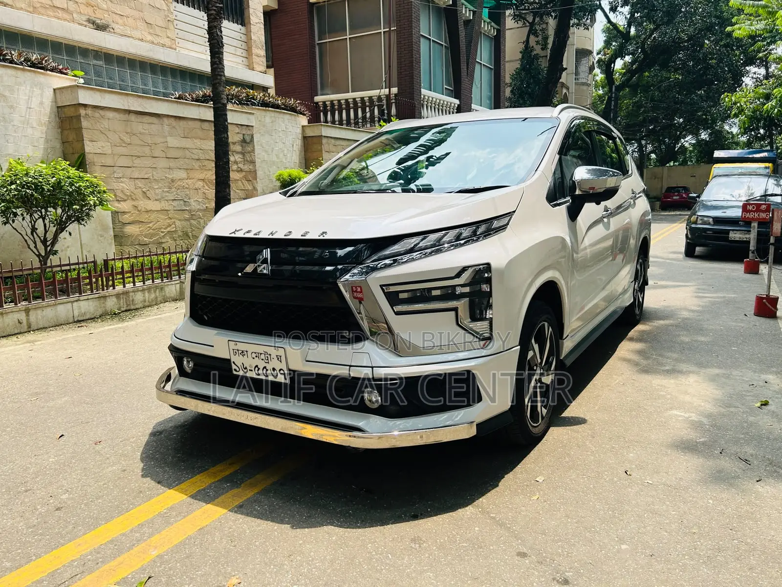 মিতসুবিশি এক্সপ্যান্ডার ২০২৫ সাদা