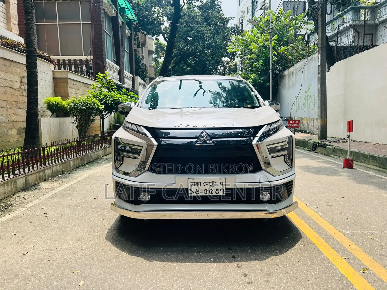 মিতসুবিশি এক্সপ্যান্ডার ২০২৫ সাদা