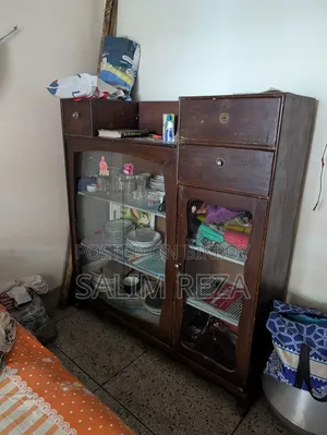 পুরাতন খাট ও শোকেস বিক্রি হবে