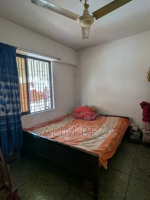 পুরাতন খাট ও শোকেস বিক্রি হবে