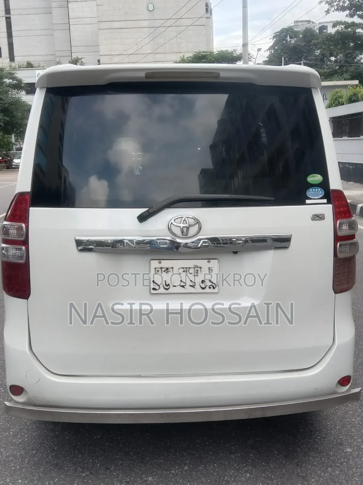 Toyota Noah 2.0 143hp AWD (8 Seater) 2012 White
