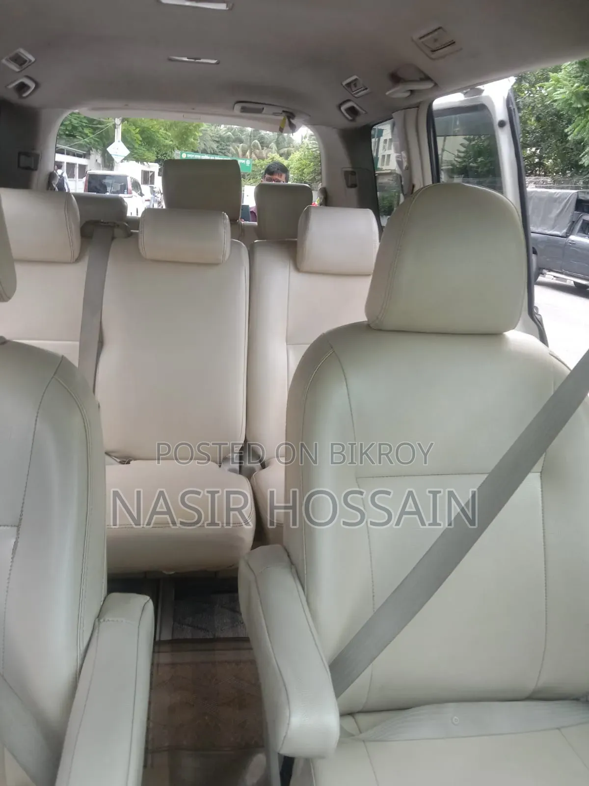 Toyota Noah 2.0 143hp AWD (8 Seater) 2012 White