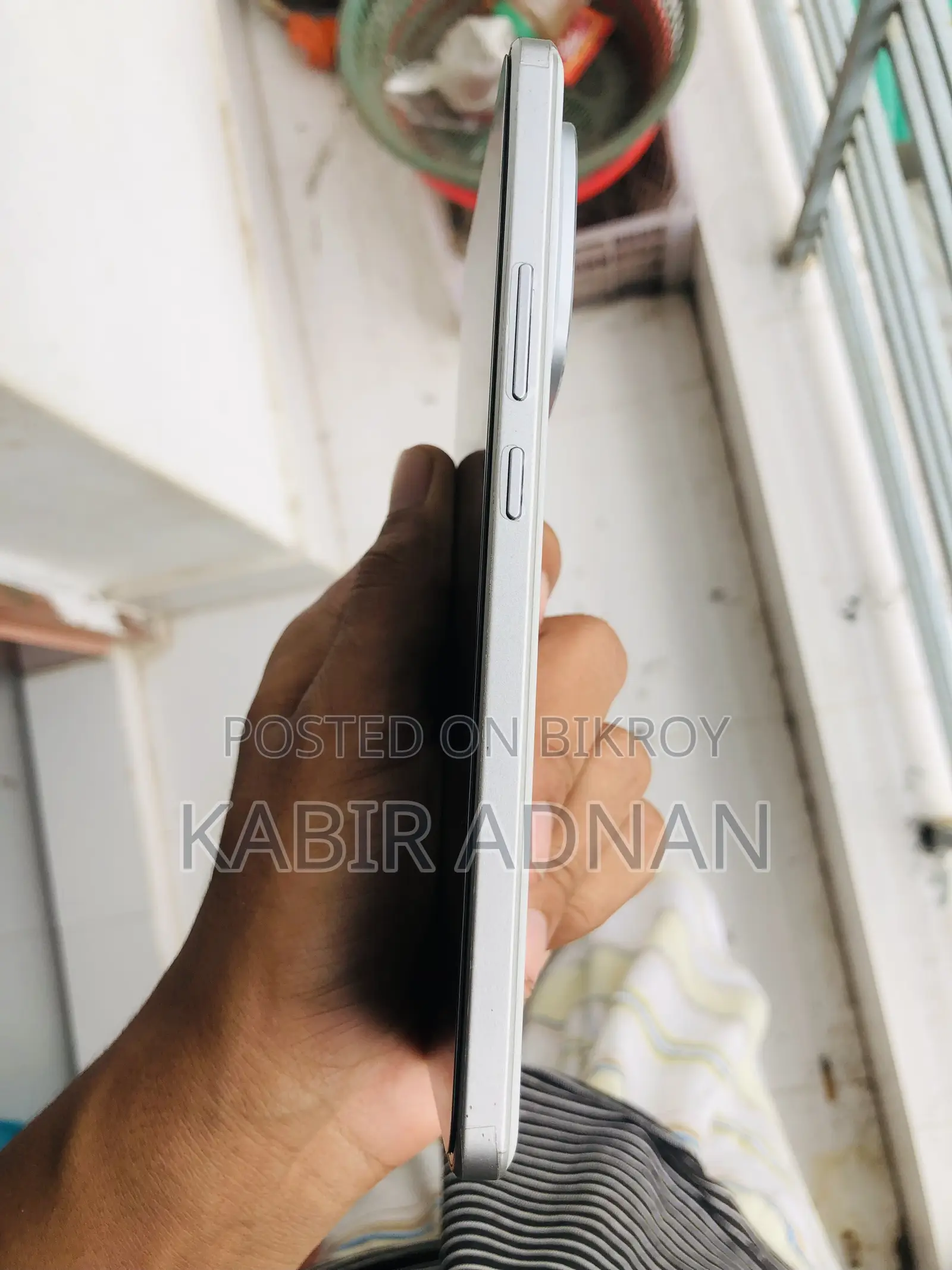 iQOO 256 GB White