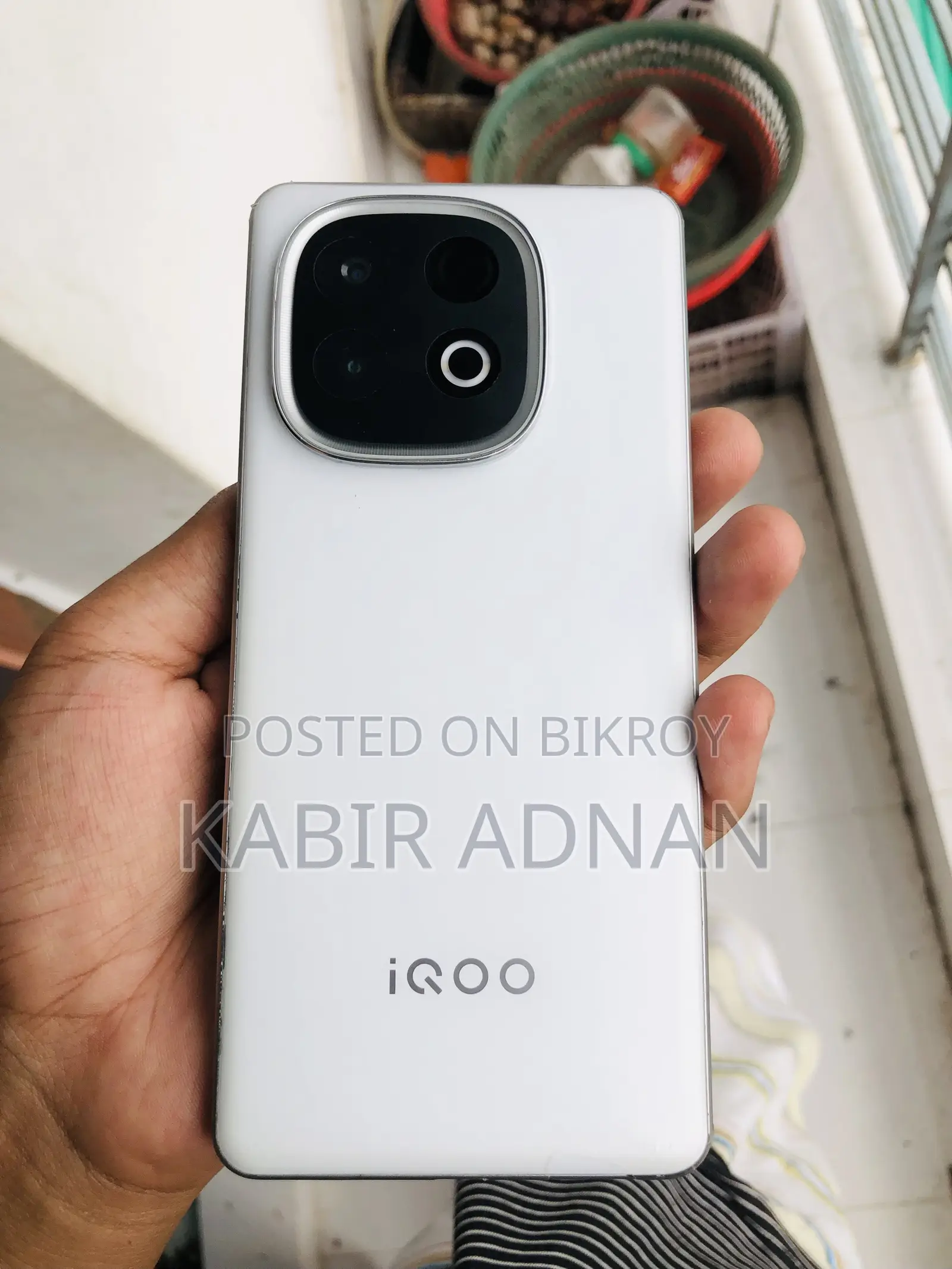 iQOO 256 GB White