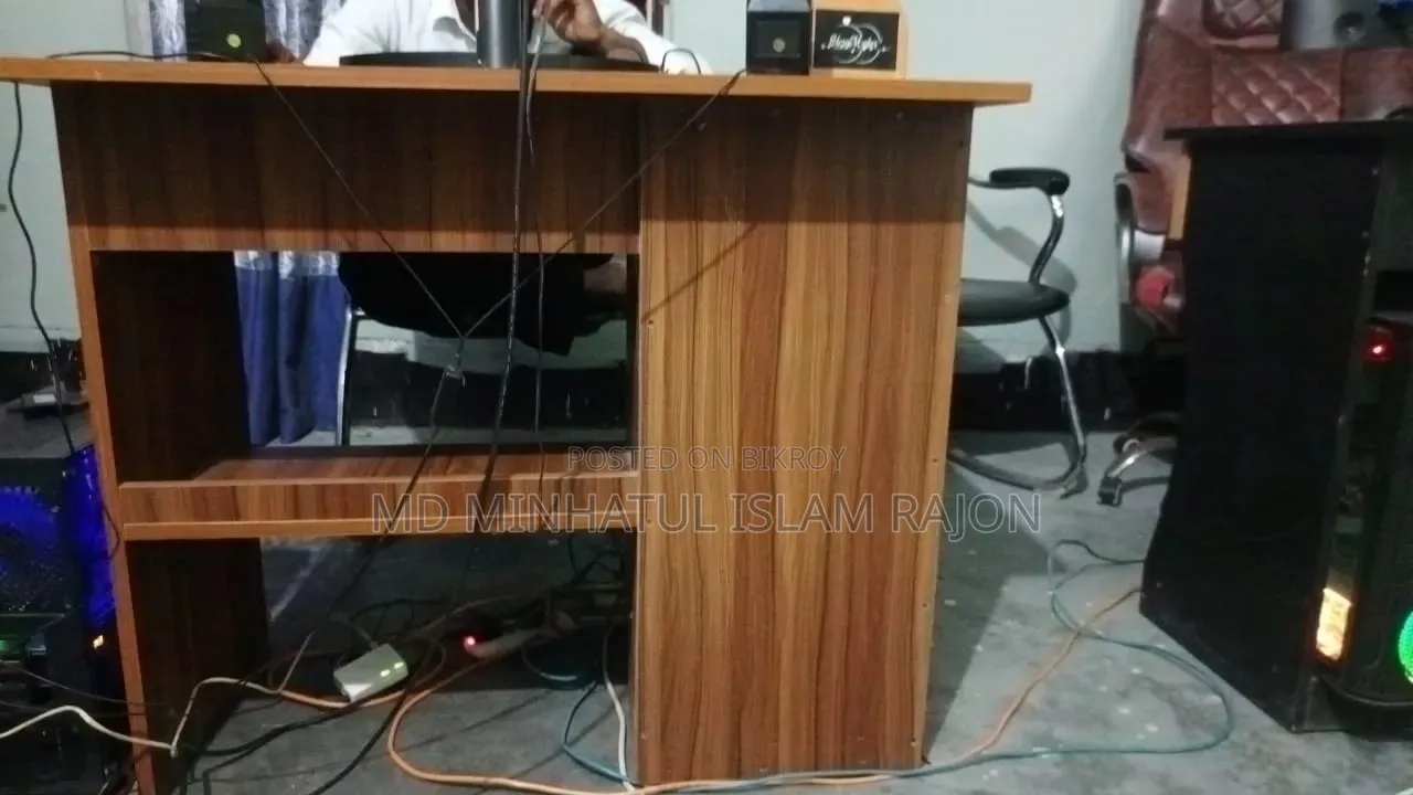কম্পিউটার টেবিল