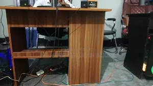 কম্পিউটার টেবিল