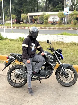 ইয়ামাহা এফজেডএস ভি২ ২০২৪ কালো