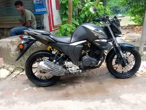 ইয়ামাহা এফজেডএস ভি২ ২০২৪ কালো