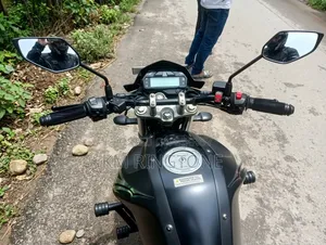 ইয়ামাহা এফজেডএস ভি২ ২০২৪ কালো