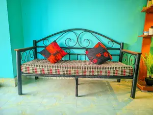 আসবাবপত্র সামগ্রী