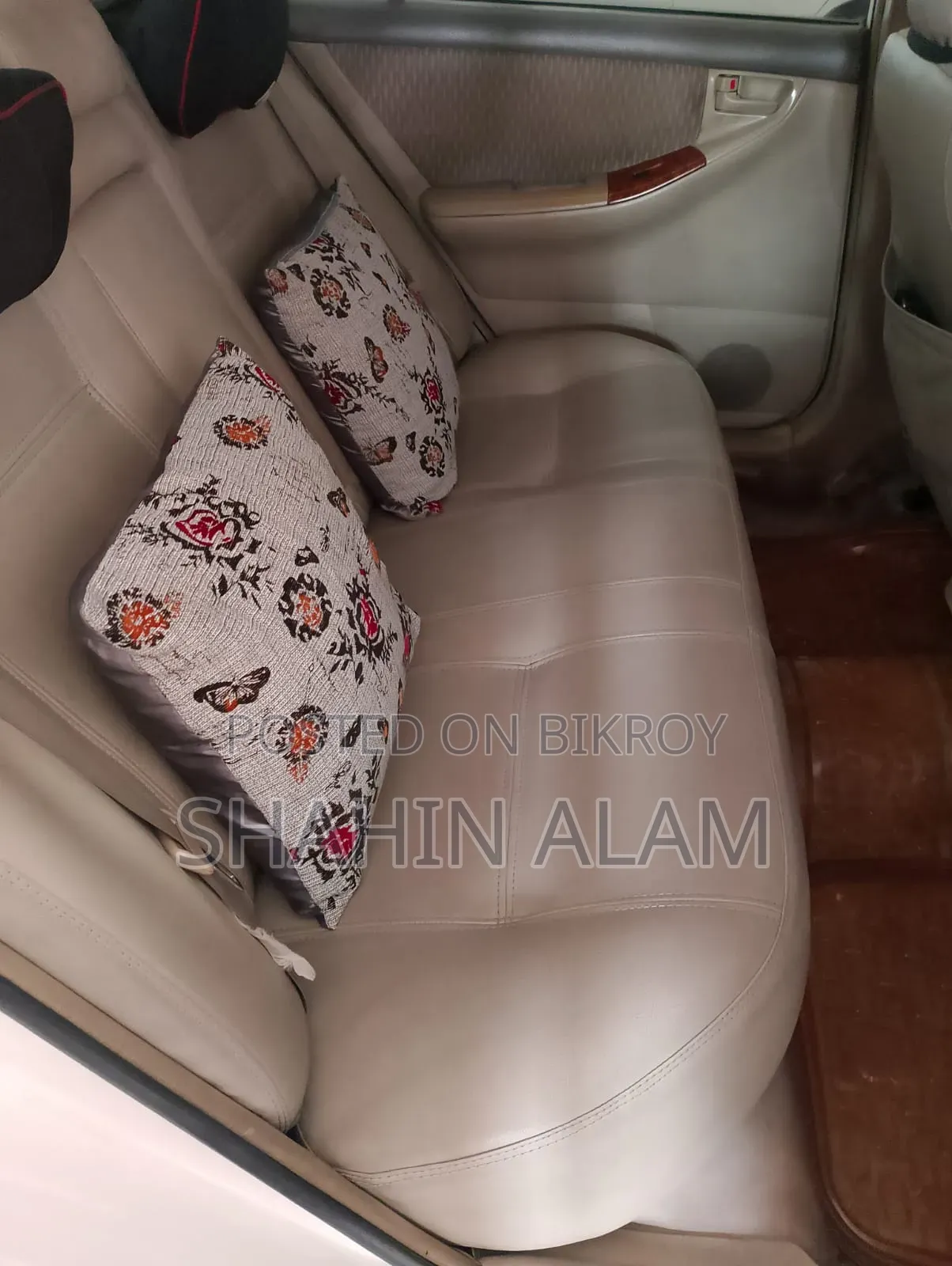 টয়োটা করোলা ২০০৬ সাদা