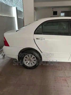 টয়োটা করোলা ২০০৬ সাদা