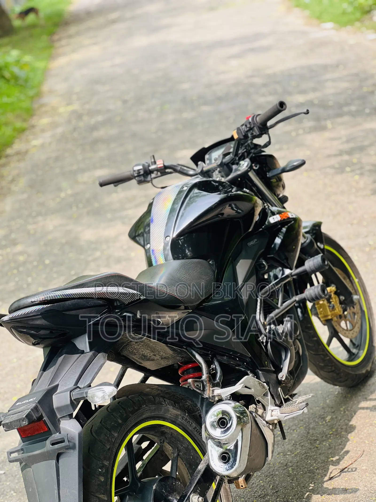 সুজুকি জিক্সার ২০২৪ কালো