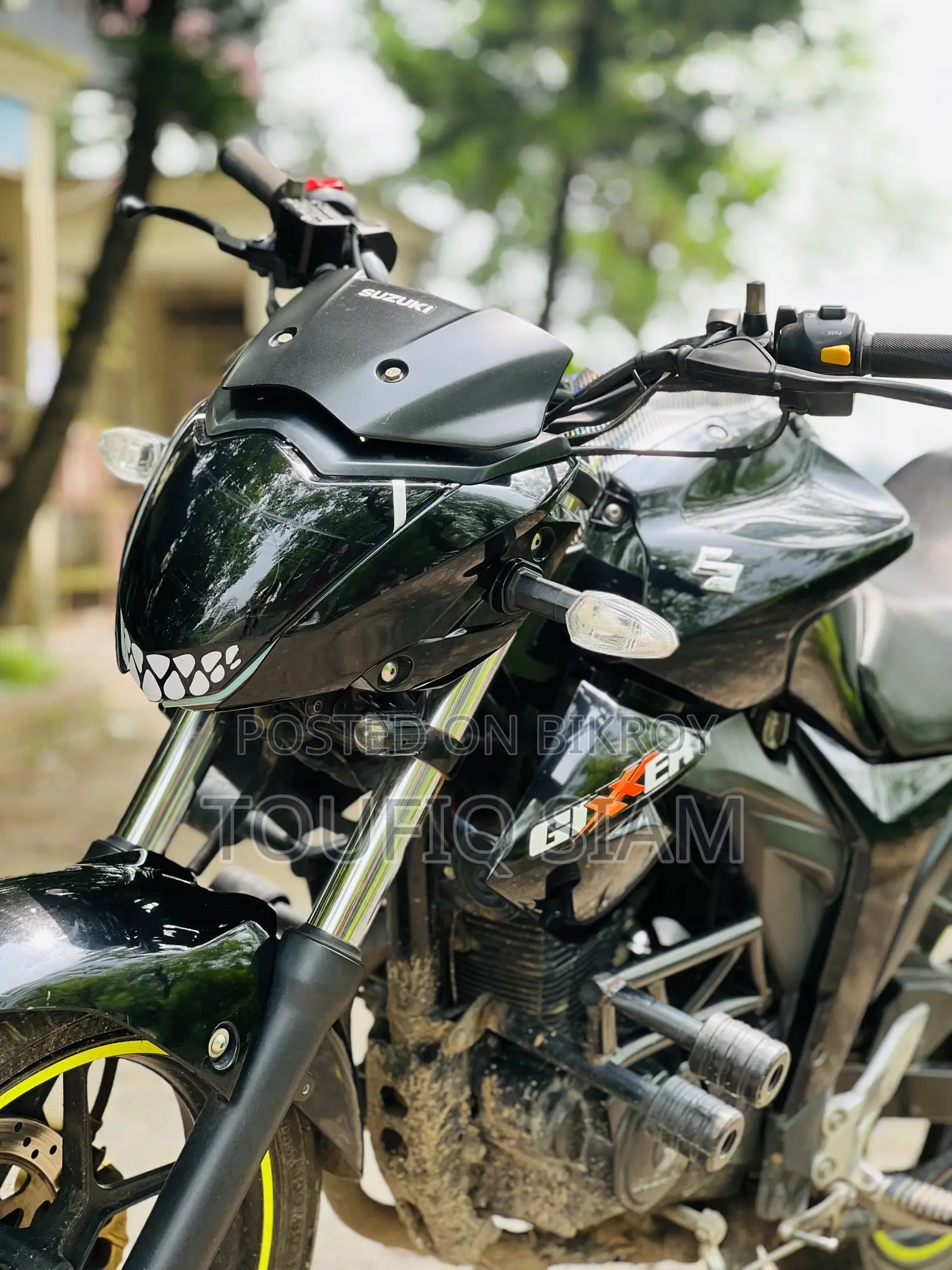 সুজুকি জিক্সার ২০২৪ কালো