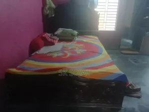 সুন্দর ডিজাইনের একটি বক্স খাট