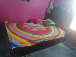 সুন্দর ডিজাইনের একটি বক্স খাট
