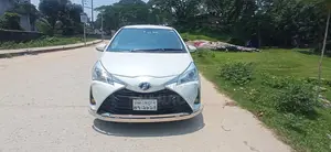 টয়োটা ভিটজ ২০১৭ পার্ল