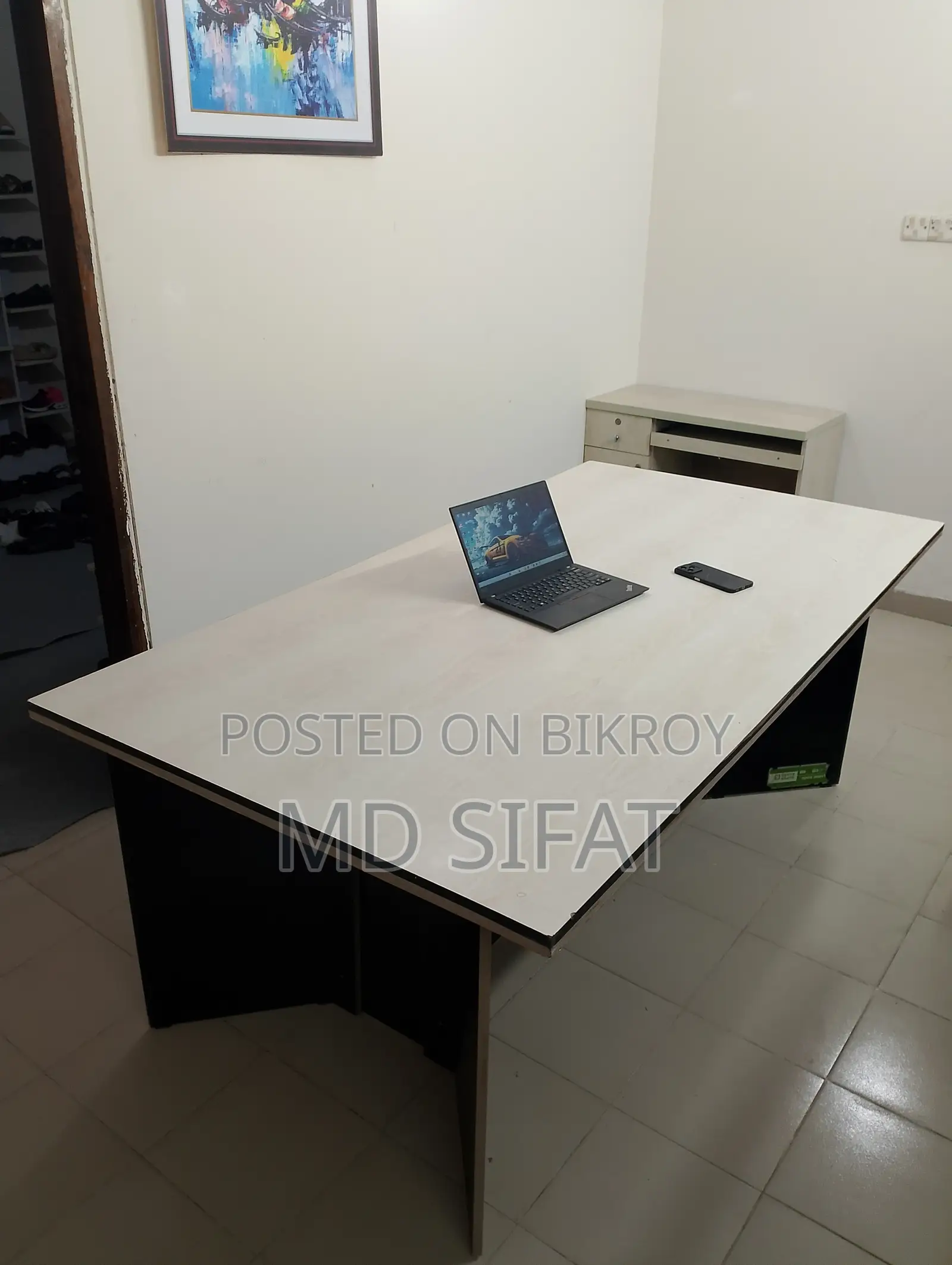 Executive Meeting Table for sale. The table is suitable for 10 people.