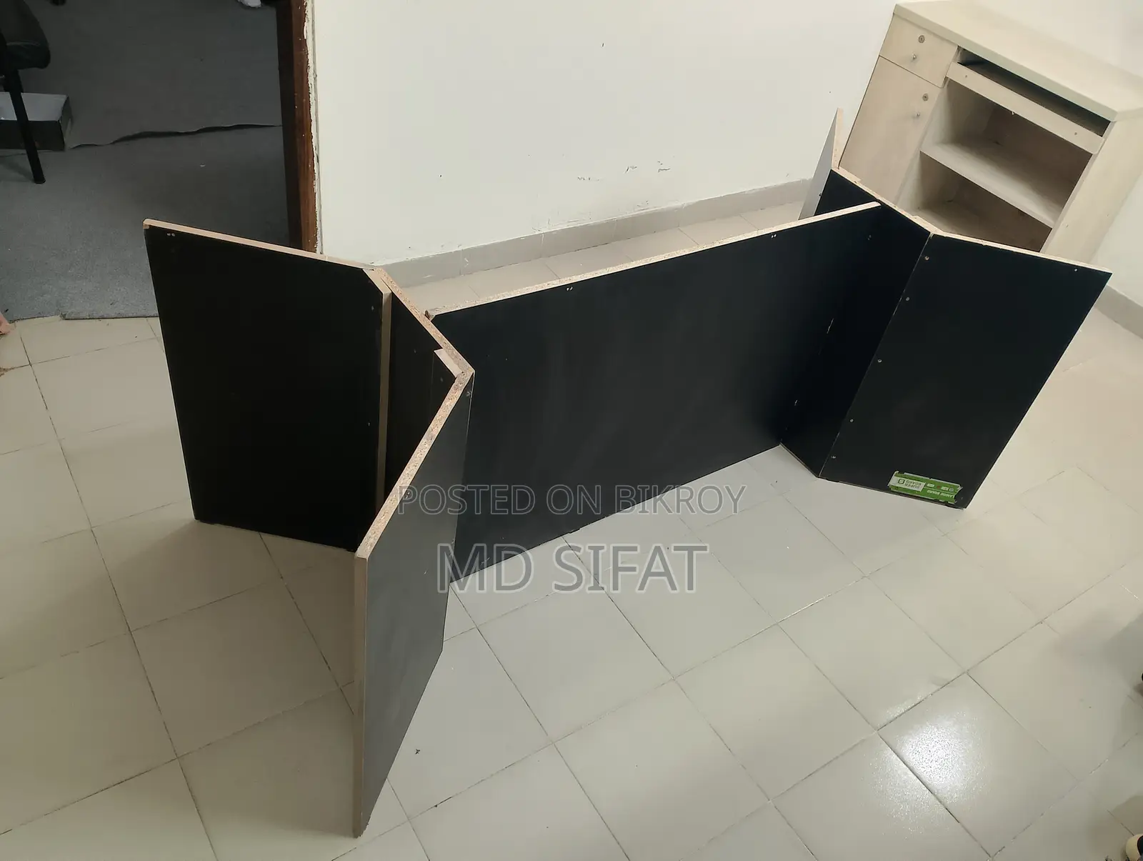 Executive Meeting Table for sale. The table is suitable for 10 people.