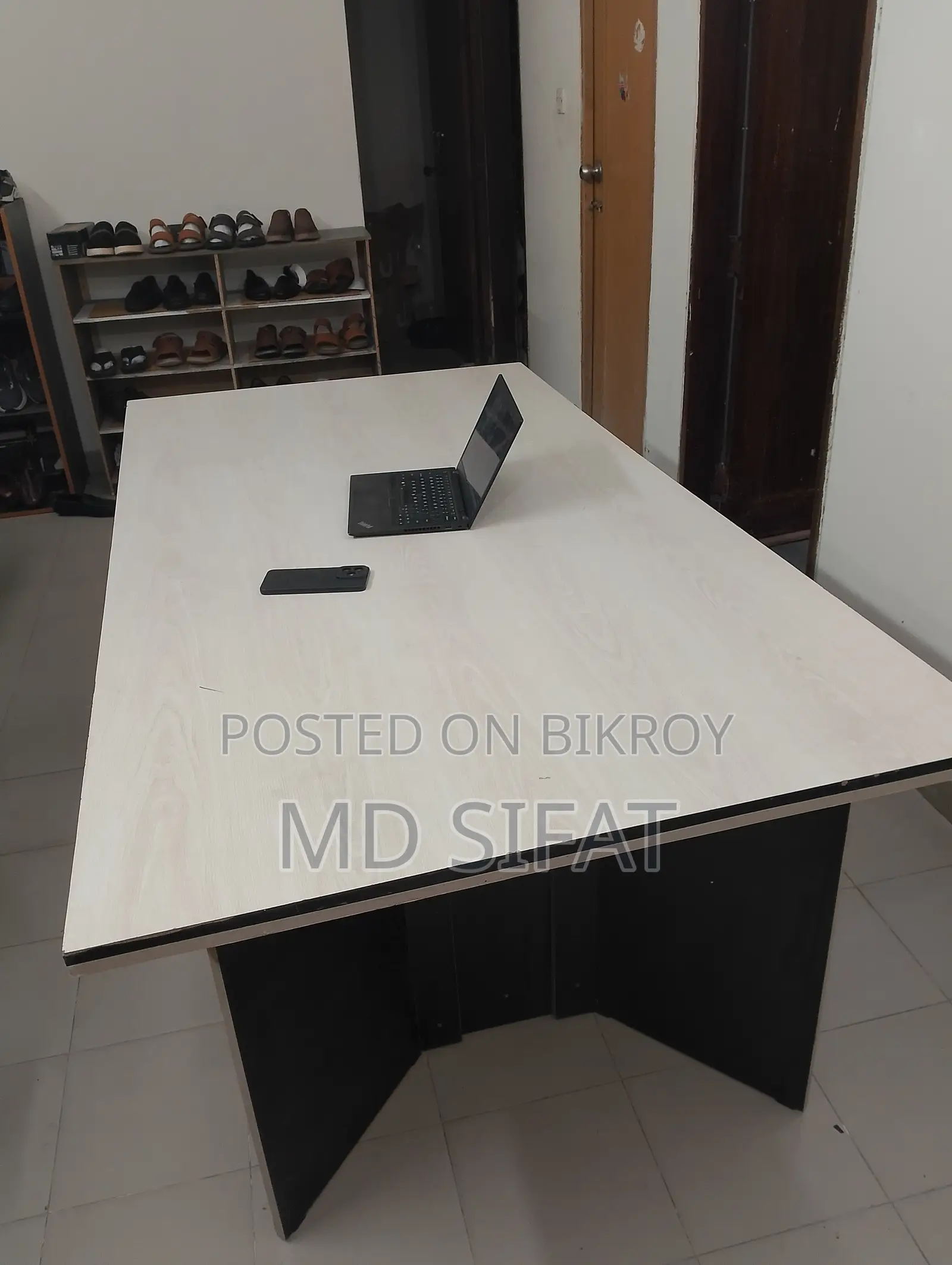 Executive Meeting Table for sale. The table is suitable for 10 people.