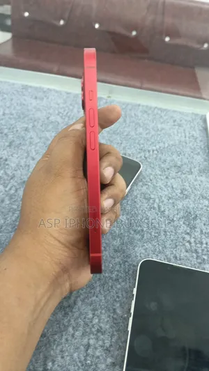 Apple iPhone 13 128 GB Red