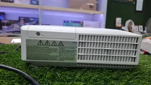 হিটাচি এলসিডি প্রজেক্টর