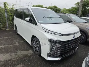 টয়োটা ভোক্সি ২০২৪ পার্ল