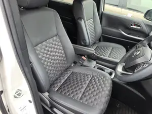 Toyota Voxy 2024 Pearl