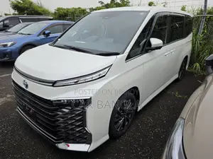 Toyota Voxy 2024 Pearl