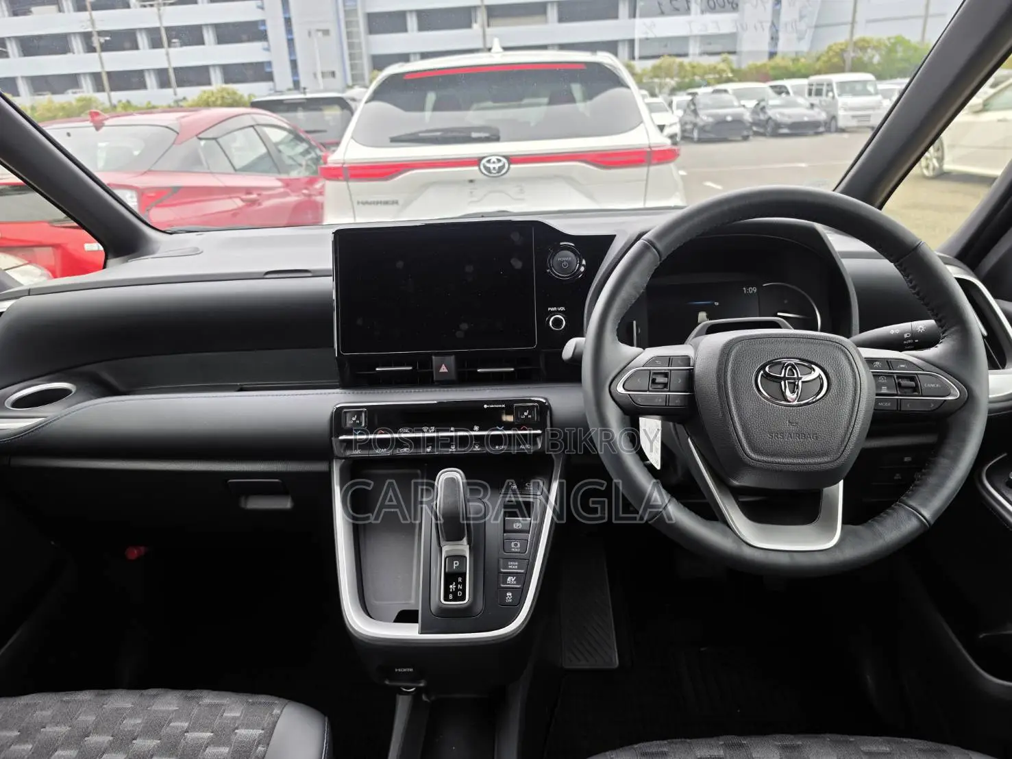 Toyota Voxy 2024 Pearl