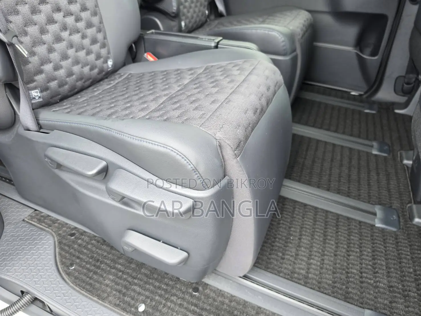 Toyota Voxy 2024 Pearl