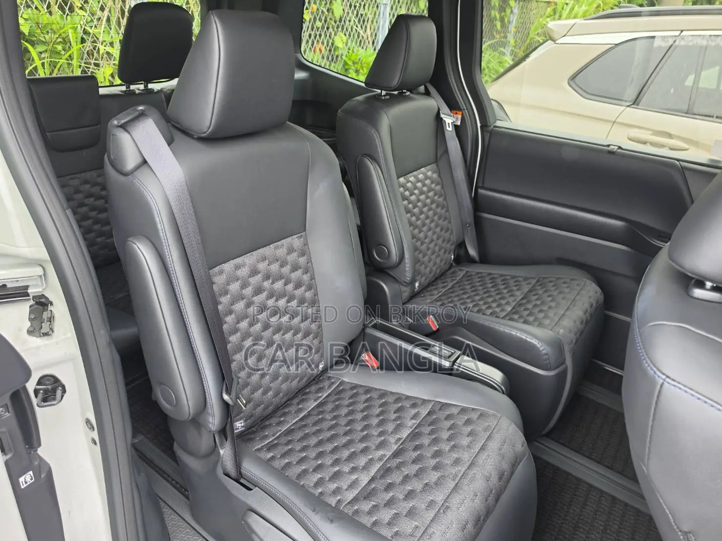 Toyota Voxy 2024 Pearl